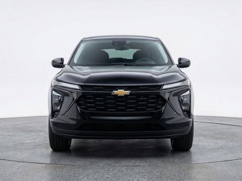 Used 2025 Chevrolet Trax LT w/ LT Convenience Package FWD image 2