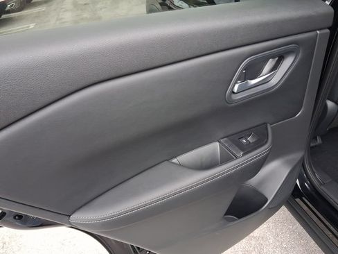 Certified 2025 Nissan Rogue SV FWD image 11