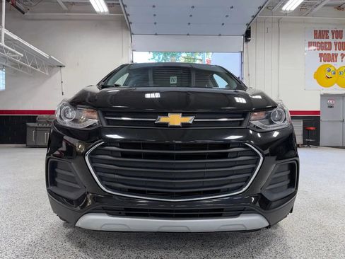 Used 2020 Chevrolet Trax LT w/ LT Convenience Package image 11