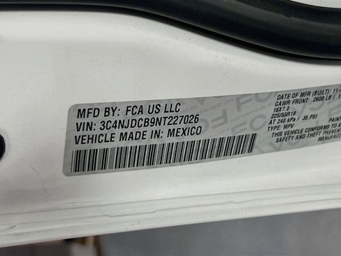 Used 2022 Jeep Compass Limited w/ Sun and Sound Group AWD/4WD image 32