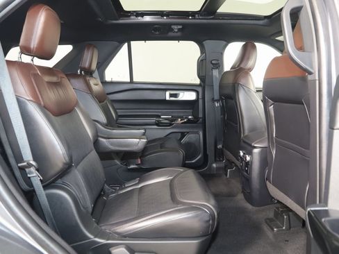 Used 2021 Ford Explorer Platinum w/ Equipment Group 601A image 17