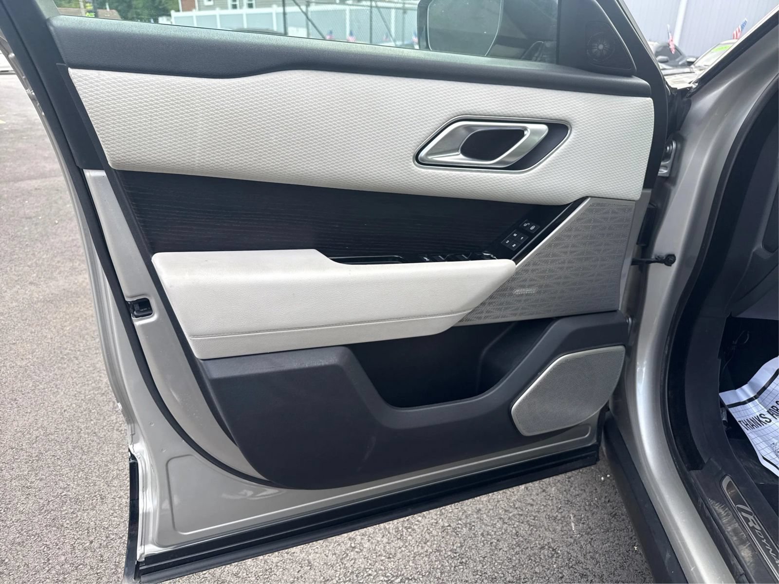 Used 2019 Land Rover Range Rover Velar R-Dynamic SE AWD/4WD image 18