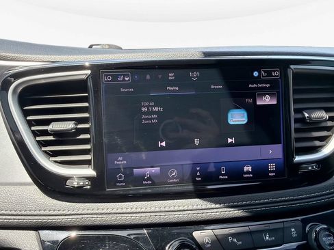 Used 2025 Chrysler Pacifica Limited FWD image 12