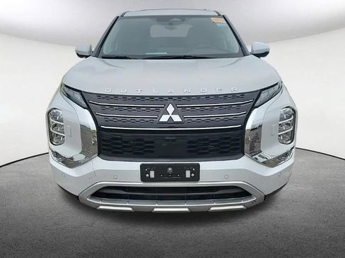 Used 2025 Mitsubishi Outlander SE AWD/4WD image 2