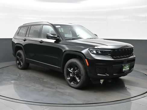 New 2025 Jeep Grand Cherokee L Altitude image 8