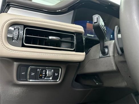 Used 2022 Lincoln Aviator AWD image 34