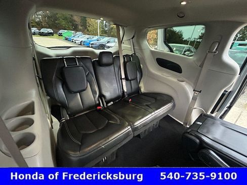 Used 2024 Chrysler Pacifica Touring-L image 28