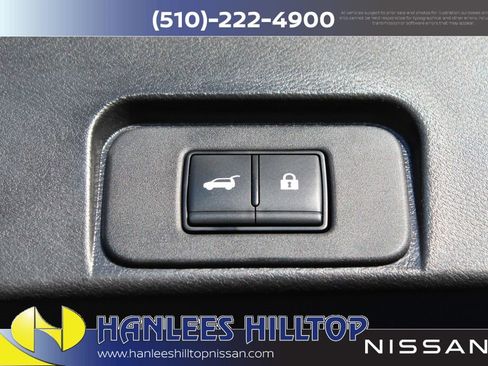 Used 2023 Nissan Rogue SL image 11