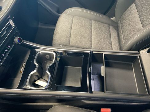 Used 2025 Chevrolet Traverse LT image 30