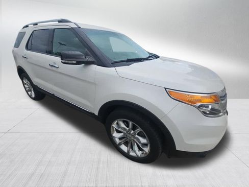 Used 2015 Ford Explorer XLT w/ Equipment Group 202B AWD/4WD image 3