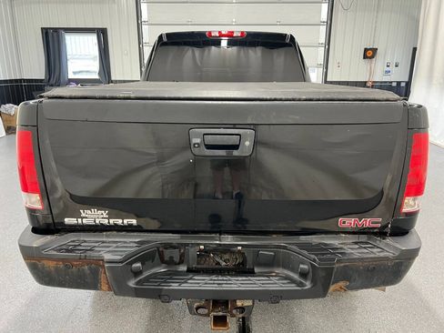 Used 2011 GMC Sierra 2500 Denali w/ Suspension Package, Off-Road AWD/4WD image 5
