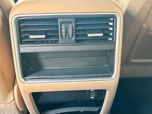 Used 2019 Porsche Cayenne Base image 26