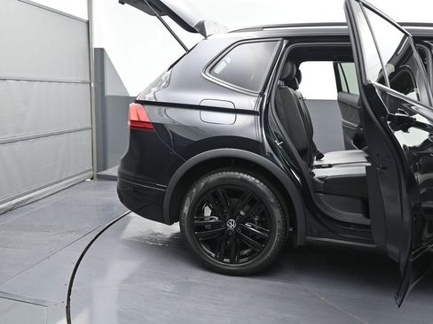 Used 2022 Volkswagen Tiguan SE R-Line FWD image 10