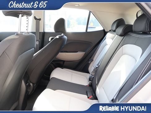 Certified 2025 Hyundai Venue SEL FWD image 17