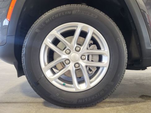 New 2025 Jeep Grand Cherokee Laredo w/ Luxury Tech Group I image 10