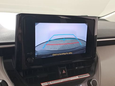 Used 2025 Toyota Corolla LE image 29