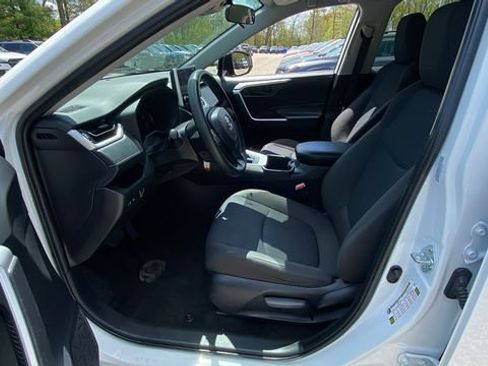 Used 2024 Toyota RAV4 LE AWD/4WD image 28