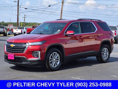 Used 2023 Chevrolet Traverse LT FWD image 3
