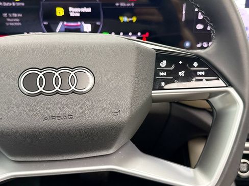 Used 2025 Audi Q5 Premium AWD/4WD image 12