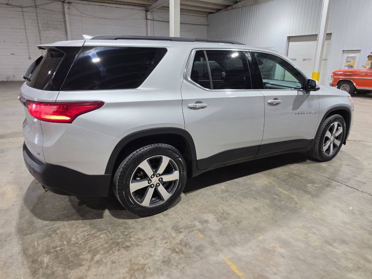 Used 2019 Chevrolet Traverse LT w/ LT Premium Package AWD/4WD image 12