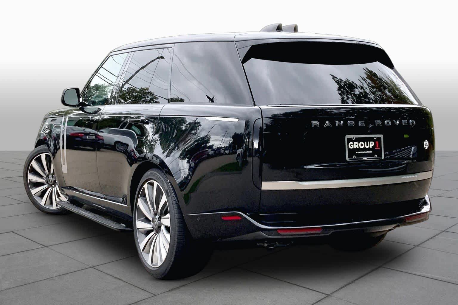 Used 2025 Land Rover Range Rover SV AWD/4WD image 11
