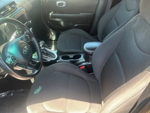 Used 2018 Kia Soul FWD image 27