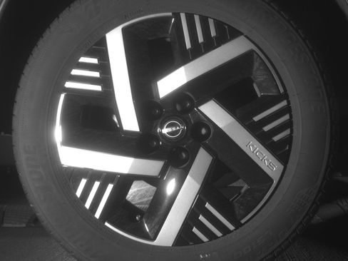 Used 2025 Nissan Kicks SV image 15