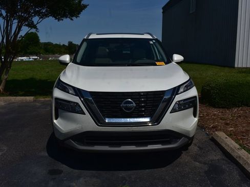 Used 2021 Nissan Rogue SV w/ Premium Package FWD image 2
