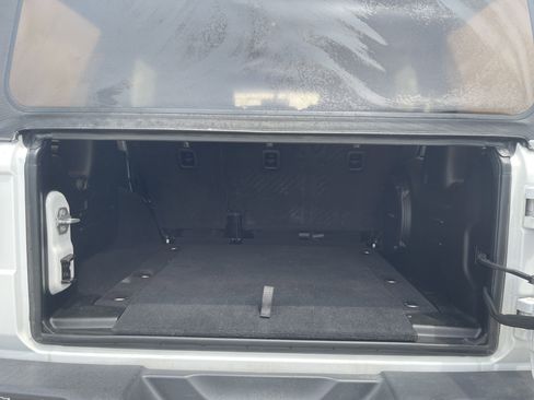 Used 2018 Jeep Wrangler Unlimited Sahara AWD/4WD image 13