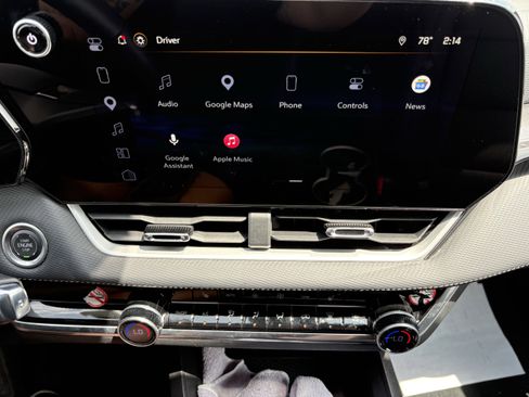 Used 2025 Chevrolet Equinox LT w/ Convenience Package II FWD image 8