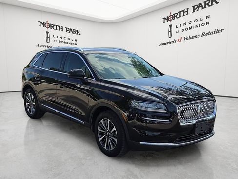Used 2022 Lincoln Nautilus FWD w/ Premium Package image 7