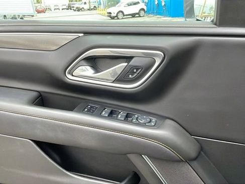 Used 2024 GMC Yukon XL AT4 w/ Technology Package AWD/4WD image 30