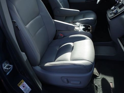 Used 2015 Toyota Sienna XLE Premium image 23
