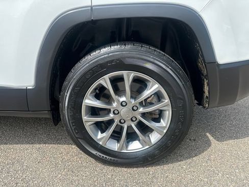 Used 2022 Jeep Cherokee Latitude Lux w/ Sun & Sound Group AWD/4WD image 15