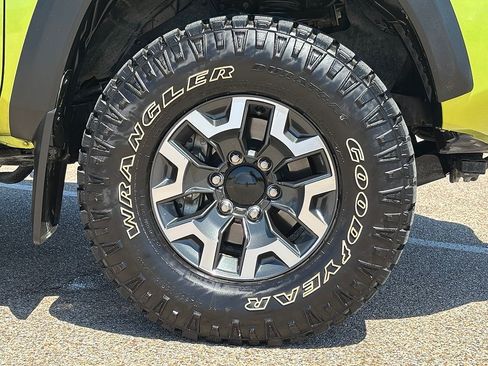 Used 2023 Toyota Tacoma TRD Off-Road w/ TRD Premium Off Road Package AWD/4WD image 8