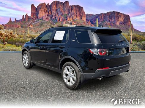 Used 2017 Land Rover Discovery Sport SE image 4