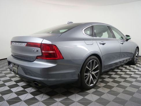 Used 2018 Volvo S90 T5 Momentum w/ Convenience Package image 3