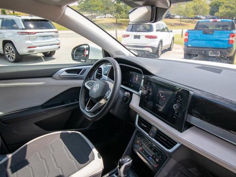 Used 2025 Volkswagen Taos SE AWD/4WD image 20