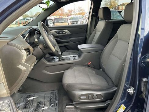 Used 2023 Chevrolet Traverse LT image 16