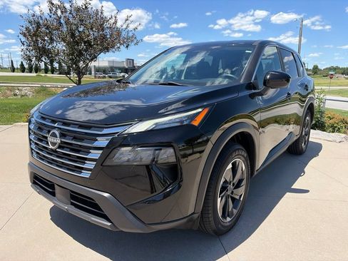 Used 2024 Nissan Rogue SV AWD/4WD image 4