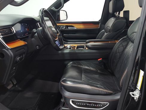 Used 2022 Jeep Grand Wagoneer Series III w/ Rear-Seat Entertainment Group AWD/4WD image 12