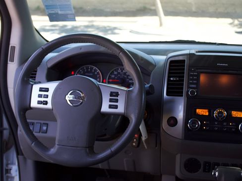 Used 2019 Nissan Frontier SL RWD image 19