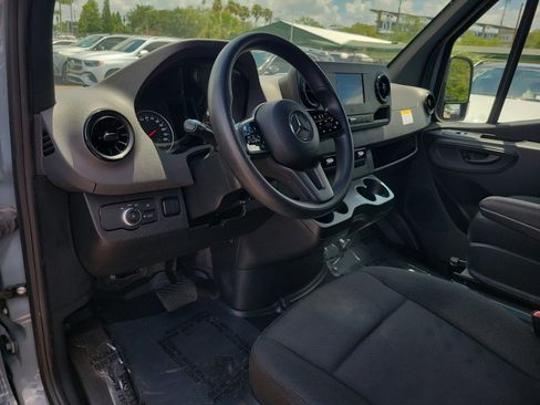 Used 2024 Mercedes-Benz Sprinter 2500 image 19