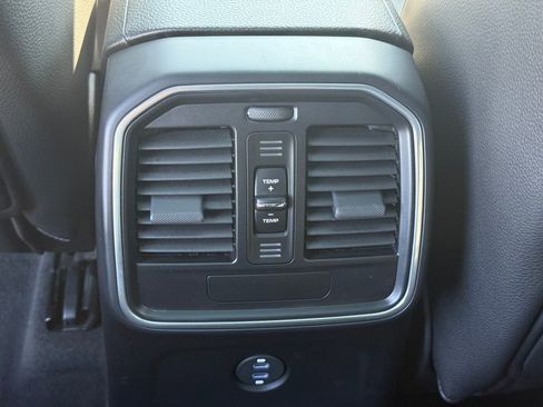 Used 2020 Porsche Macan image 17