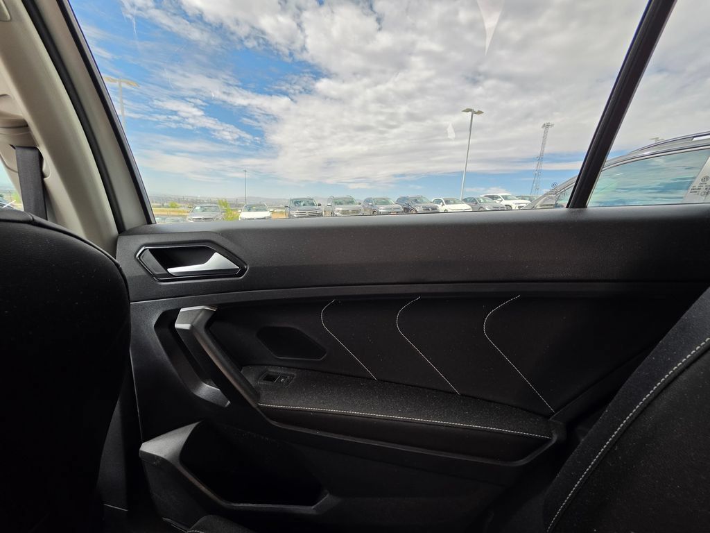 Used 2024 Volkswagen Tiguan SE FWD image 18