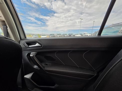 Used 2024 Volkswagen Tiguan SE FWD image 18