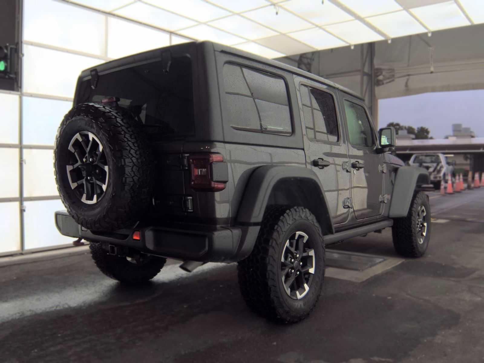 Used 2025 Jeep Wrangler Unlimited Rubicon w/ Convenience Group AWD/4WD image 4
