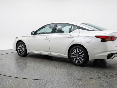 Used 2025 Nissan Altima 2.5 SV FWD image 6