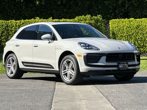 Certified 2025 Porsche Macan AWD/4WD image 10