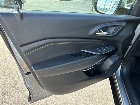 Used 2025 Chevrolet Trax LT w/ Driver Confidence Package FWD image 21